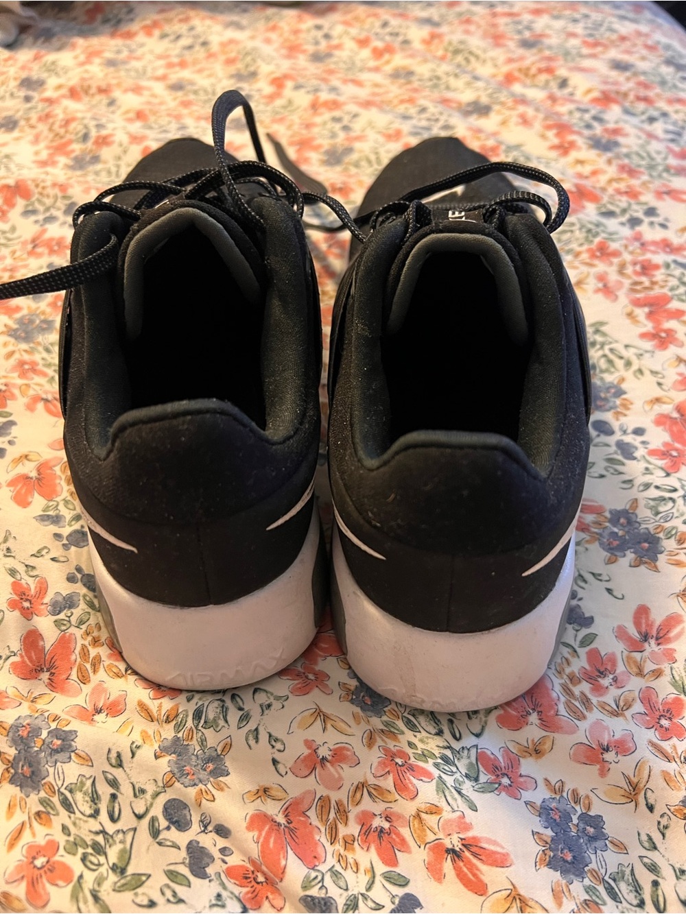 Nike Air Max Bella TR 4 Black and white training/ Running Shoes - Picture 2 of 13